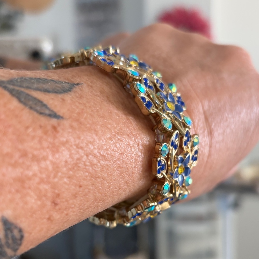 Vintage Shades of Blue AB stones Enamel Gold & Blue Floral Stretch Bracelet - Picture 3 of 6